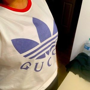 Gucci shirt only wore it 3 times is in great condition